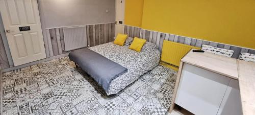 Ένα ή περισσότερα κρεβάτια σε δωμάτιο στο Rowcroft Lodge Guest House B&B