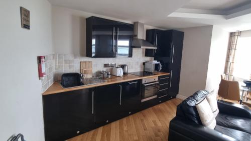 Η κουζίνα ή μικρή κουζίνα στο Granada Apartments Queens Mansions