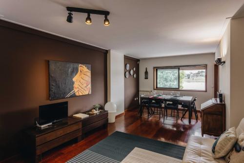 Douro Riverfront 2BR with Private Terrace & Garage