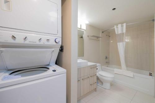 חדר רחצה ב-Hallmark Place