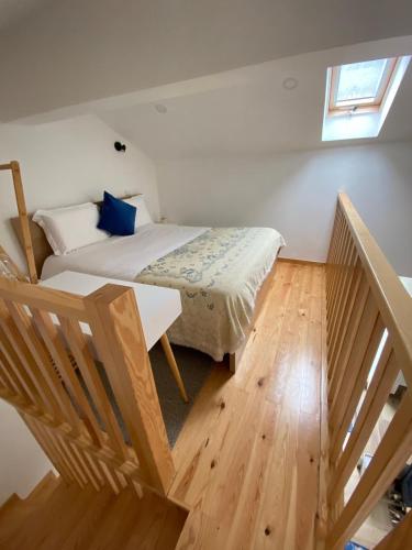 a bedroom with a bed and a wooden floor at Moinho do Zorrão in Manteigas