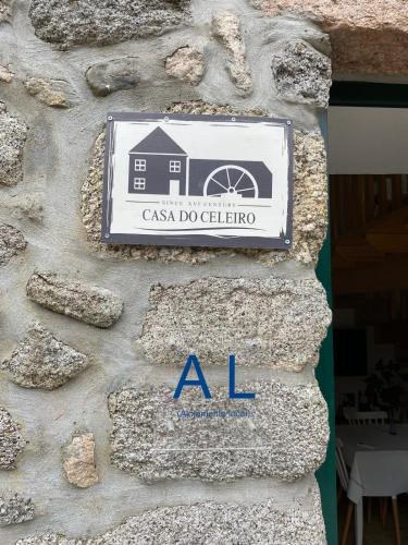 a sign on the side of a stone wall at Moinho do Zorrão in Manteigas