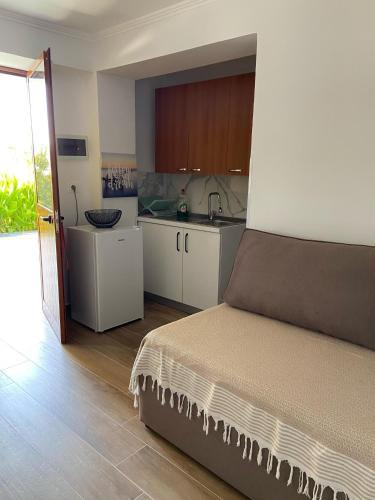 A kitchen or kitchenette at Valet e pushimit