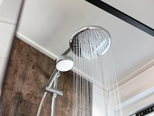 a shower head with water coming out of it at De Tortelduif in Hulshorst