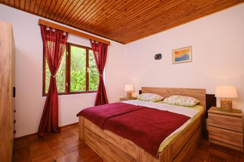 Posteľ alebo postele v izbe v ubytovaní Seaside holiday house Artatore, Losinj - 8005