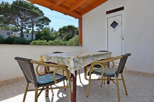 Apartments by the sea Rab - 20222