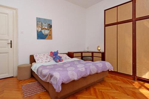 Apartments with parking space Rijeka - 24396