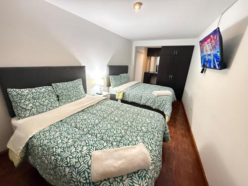 Postel nebo postele na pokoji v ubytování Triplex apartment 2 blocks from the main square