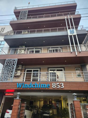 Edificio en el que se encuentra el hostal o pensión