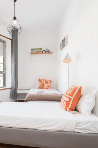 Renovated 3BR Apt Near City Hotspots with Great Value