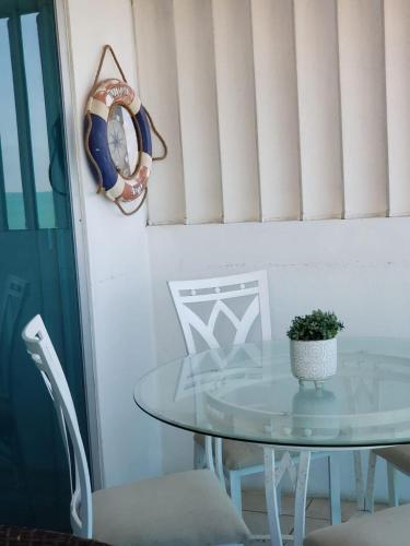 a glass table with a potted plant on top of it at Departamento con piscina 8 in Salinas