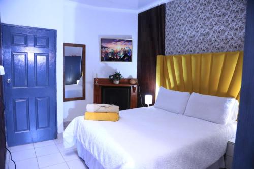 Postel nebo postele na pokoji v ubytování Kairos Guest Lodge Bedfordview