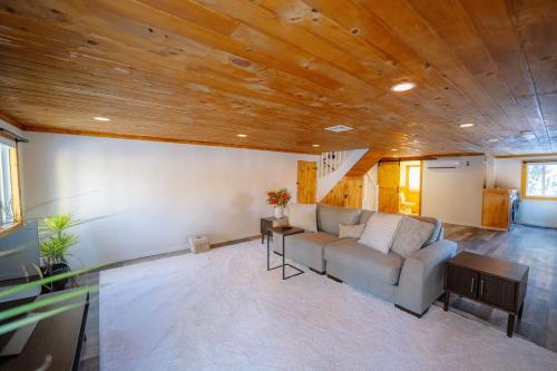 a living room with a couch and a table at Oscawana Lake Escape in Putnam Valley