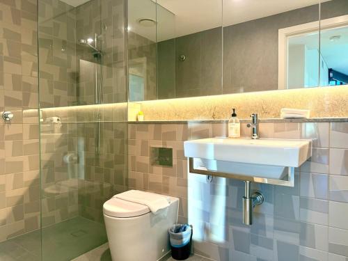Koupelna v ubytování Sydney CBD New 2 bedroom Condo with amazing view Pool Gym 2