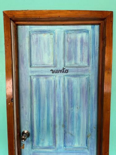a blue door with the word nomosa written on it at Casa Nova at La Escapadita in Esterillos