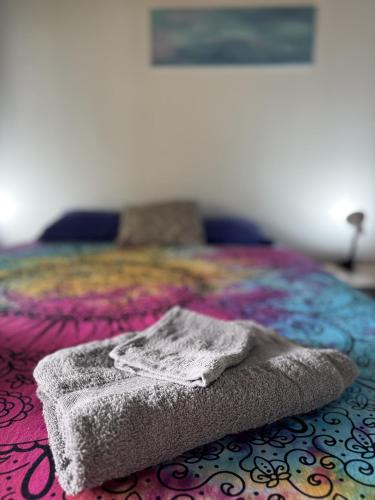 a bed with a towel sitting on top of it at Casa Nova at La Escapadita in Esterillos