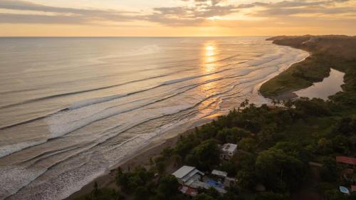 an aerial view of the beach at sunset at Casa Nova at La Escapadita in Esterillos