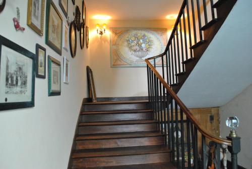 a staircase in a house with pictures on the walls at Le Ragois in Richelieu