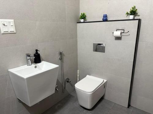 Un baño de Blush Bungalow