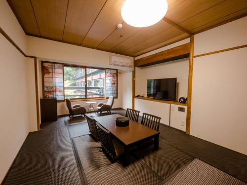 TV a/nebo společenská místnost v ubytování LiVEMAX RESORT Aki Miyajima