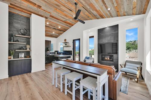 Köök või kööginurk majutusasutuses The Cabin Great Views of Ogden Valley