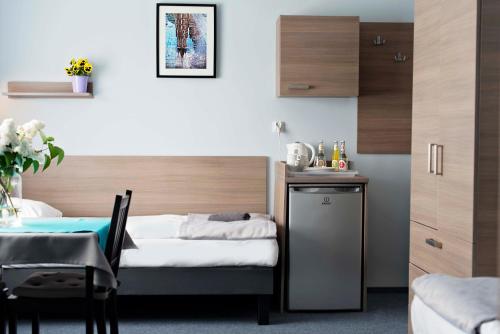 Un pat sau paturi într-o cameră la Hostel Azymut