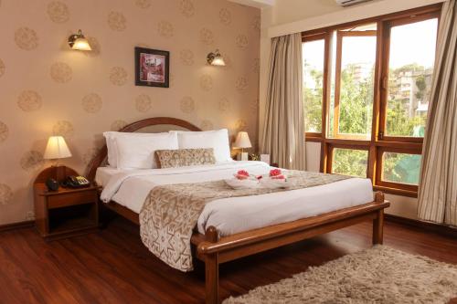 Uma cama ou camas num quarto em Hotel Polo Towers Shillong