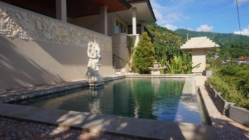Bazén v ubytování Bayu Hotel Lipah Beach nebo v jeho okolí
