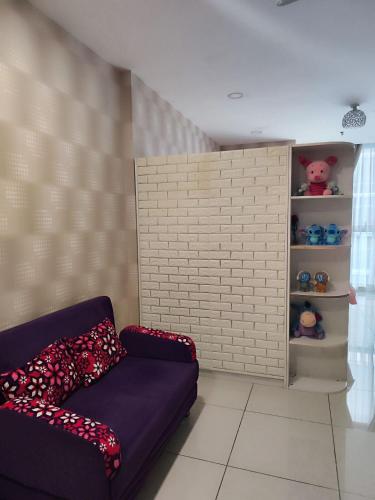 a living room with a couch and a book shelf at Cozy Stay - Atria Sofo in Damansara Jaya in Petaling Jaya