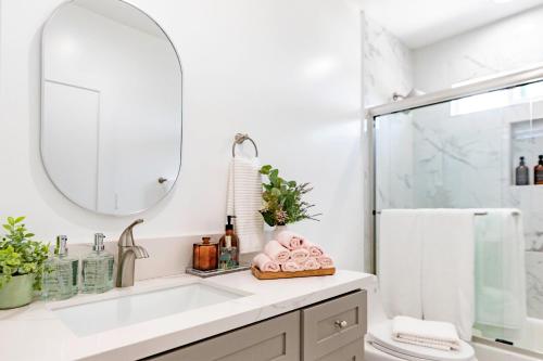 a bathroom with a sink and a mirror at 5 Star Private House 5 rooms in Los Angeles