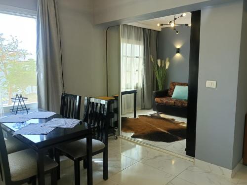 Relaxing Condo in the Heart of Town