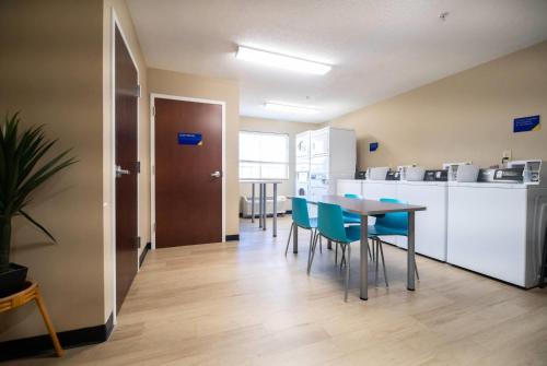 Una cocina o cocineta en Microtel Inn & Suites by Wyndham Columbia