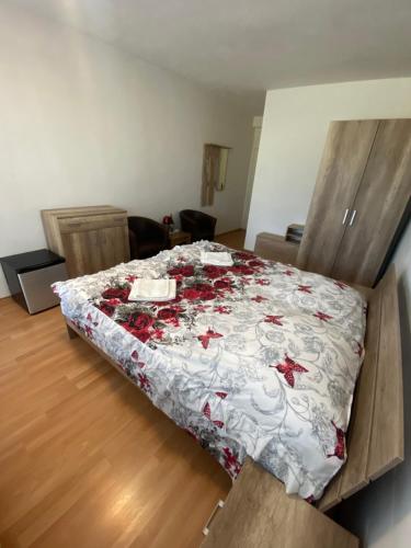 Postel nebo postele na pokoji v ubytování Hotel FLÓRA retro