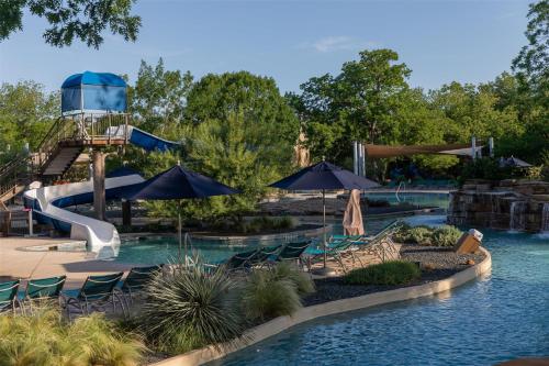 Bazén v ubytování Hyatt Regency Lost Pines Resort and Spa nebo v jeho okolí