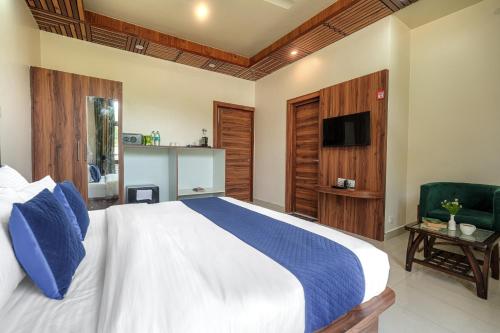 a bedroom with a large bed and a television at Appas Hotel in Bīr