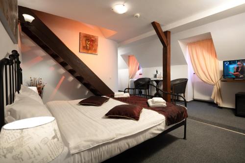 Ένα ή περισσότερα κρεβάτια σε δωμάτιο στο Hotel The Council