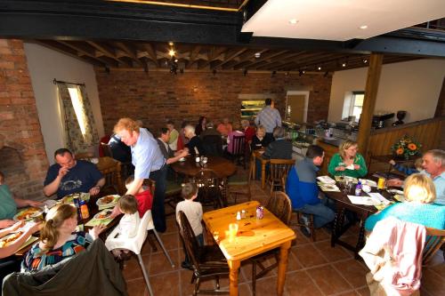 Restaurant o un lloc per menjar a The Farm Burscough