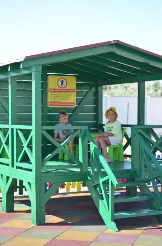 Gallery image of Weekend Family Hotel in Karolino-Buhaz
