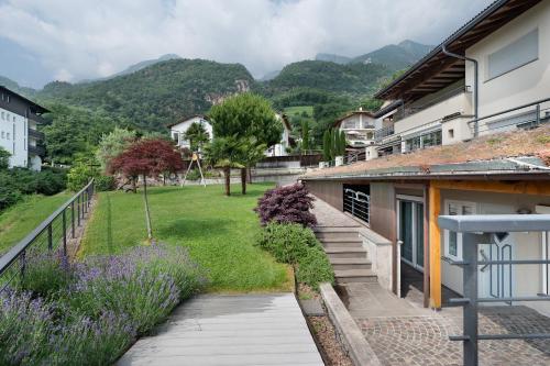 a house with a walkway leading to a yard at Seaberhof Kaltern in Caldaro