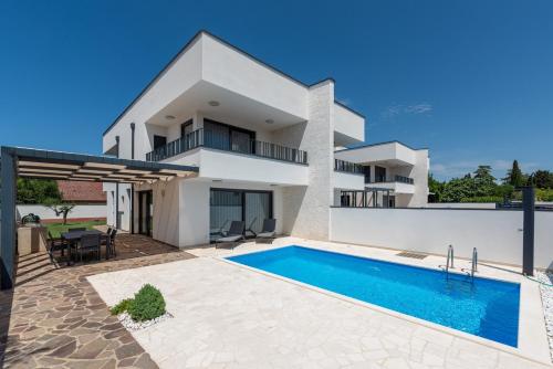 Villa Tina Zambratija with private pool