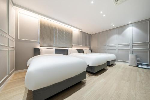 Postel nebo postele na pokoji v ubytování Hound Hotel Mokpo Peace Plaza