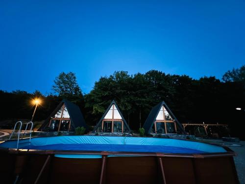 Bazén v ubytování A-frame Marisa Vadu Crisului nebo v jeho okolí