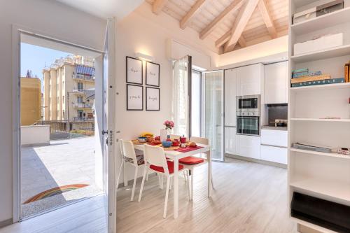 Kuchyň nebo kuchyňský kout v ubytování Casa del Geco Sanremo - Happy Rentals