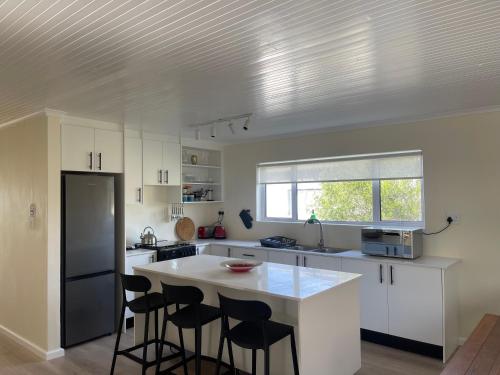Dapur atau dapur kecil di Silver Sunsets Self-Catering Apartments