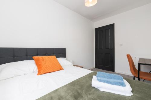 Large Modern Home, Free Parking, Families and Contractors Welcome photo 26