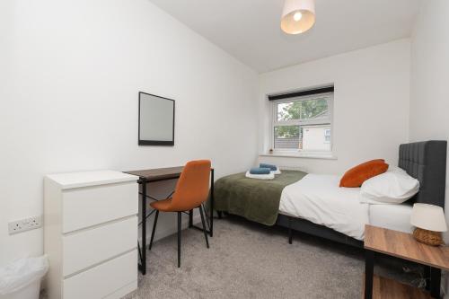 Large Modern Home, Free Parking, Families and Contractors Welcome photo 25