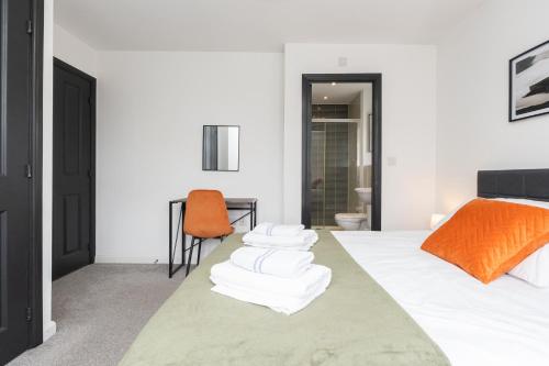 Large Modern Home, Free Parking, Families and Contractors Welcome photo 20