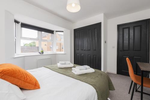 Large Modern Home, Free Parking, Families and Contractors Welcome photo 21