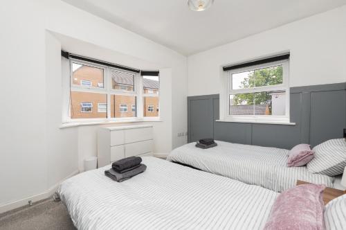 Large Modern Home, Free Parking, Families and Contractors Welcome photo 24