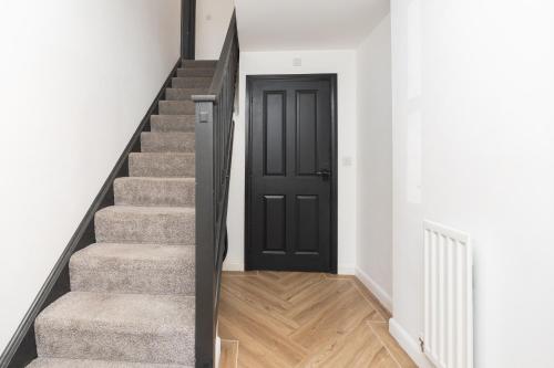 Large Modern Home, Free Parking, Families and Contractors Welcome photo 27
